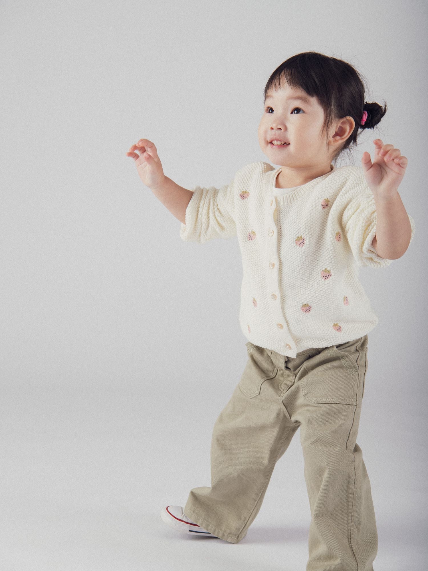 Ecru knitted cardigan with strawberry embroidery for baby girl