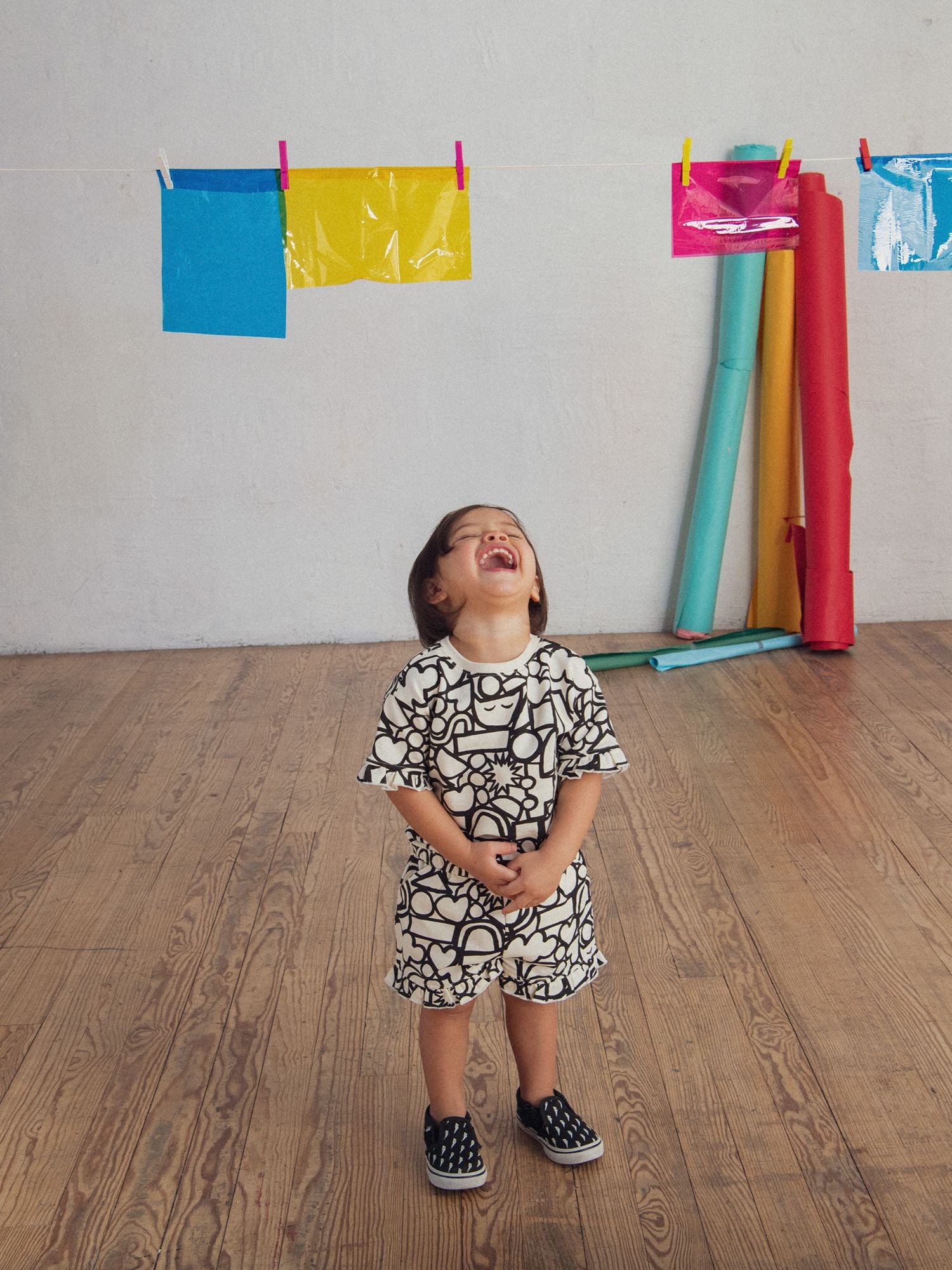 T-shirt and shorts set with all-over "GRAPHIC" print for baby girls