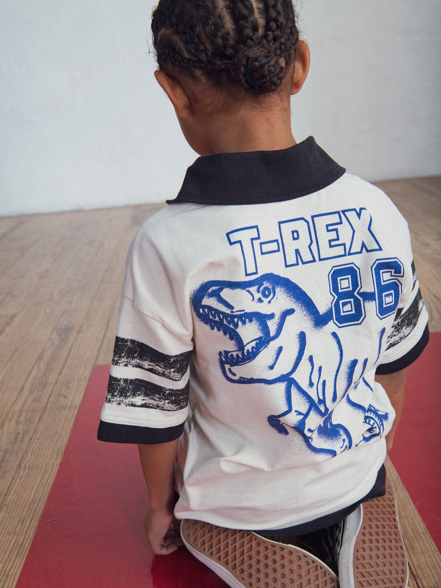 Beige T-shirt with T-Rex animation for boys