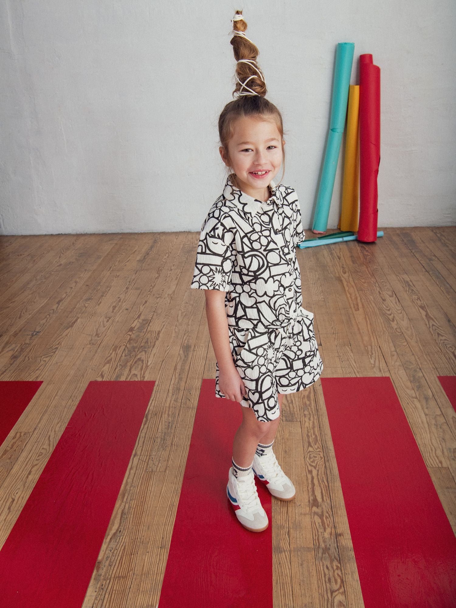 Ecru shorts with graphic print for girls