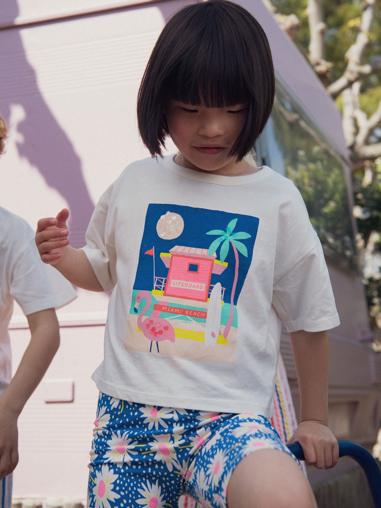 Ecru T-shirt with Beach Animation for Girls