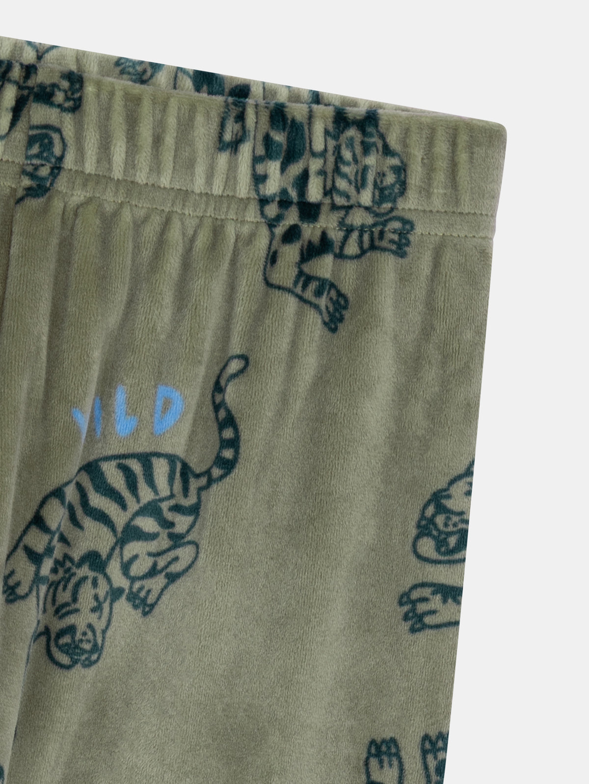 2-piece stretch velvet pajama with leopard print for boy child