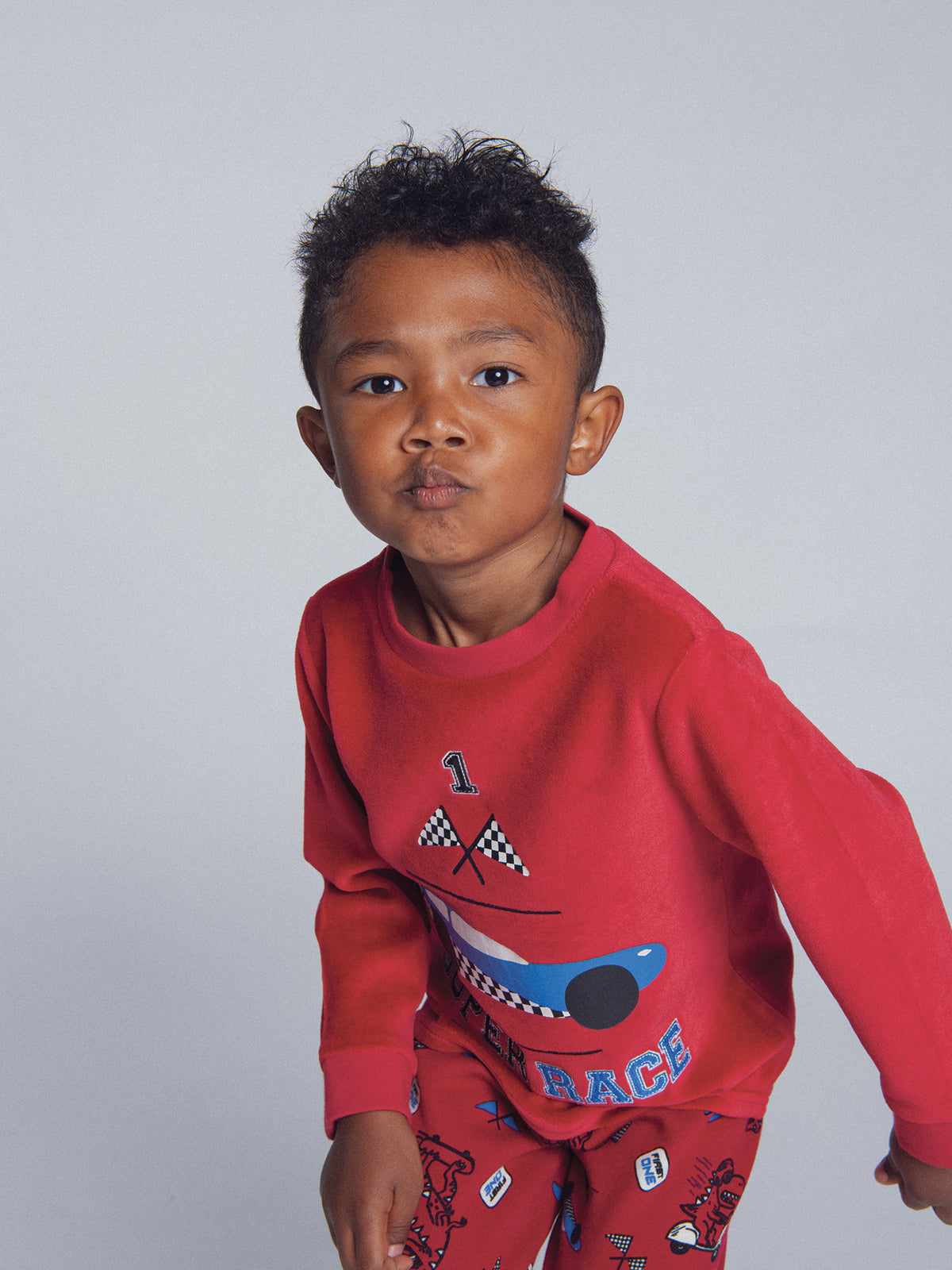 2-Piece Velvet Pajamas with Racing Car Pattern for Boys