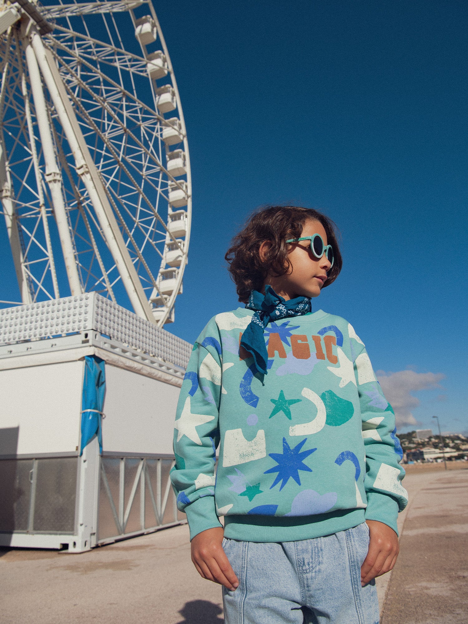 Green sweatshirt with print for boys