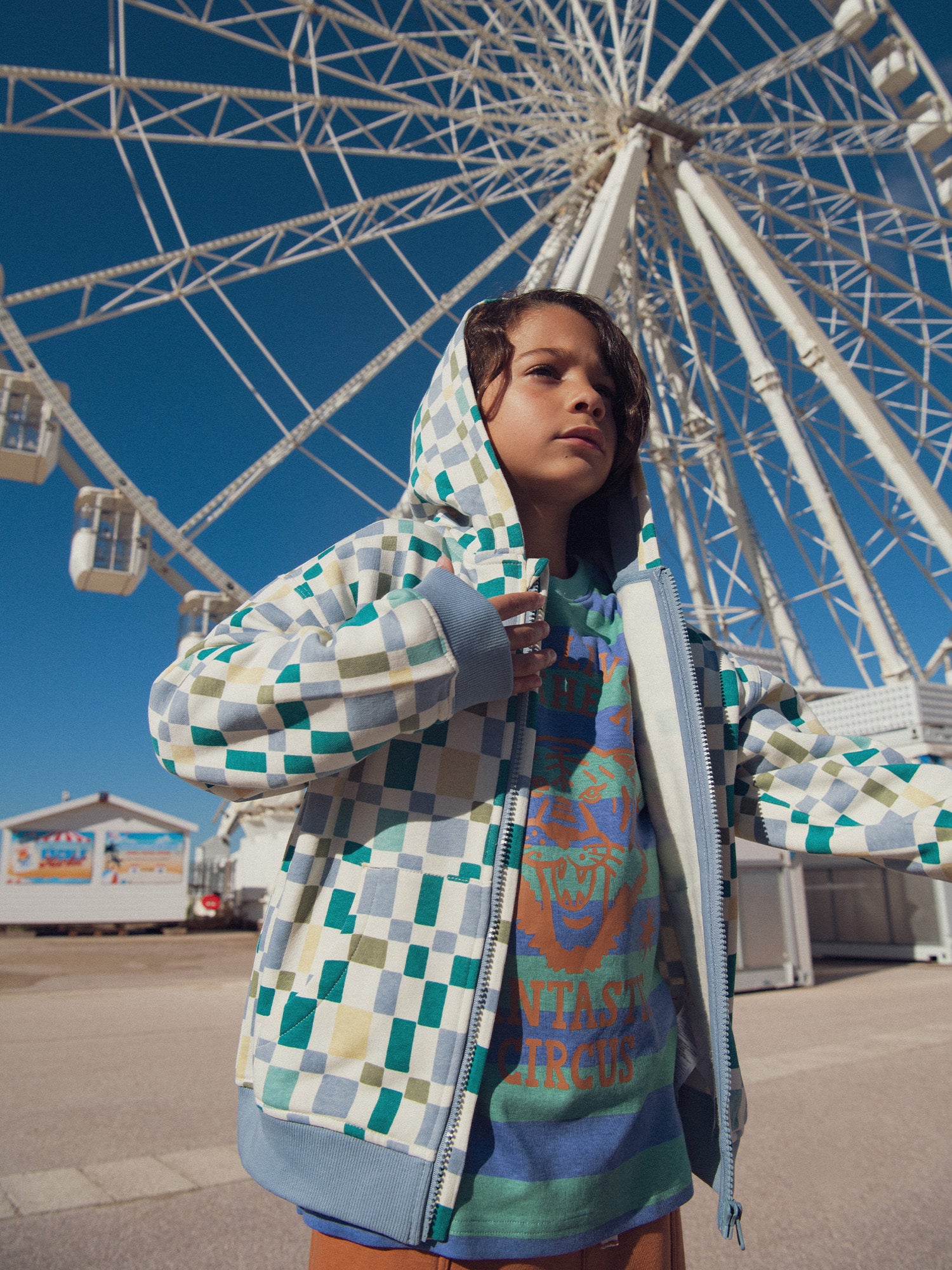 Graphic zip sweatshirt with hood for boys