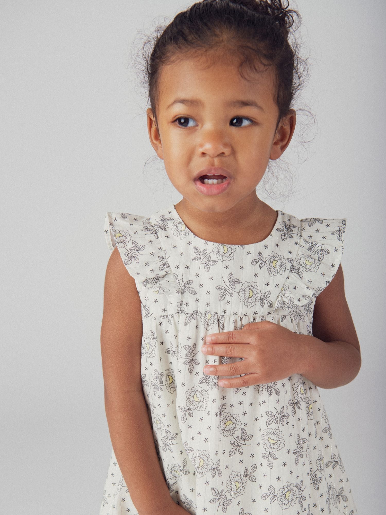 Floral dress for baby girl with ruffled shoulders and matching bloomer