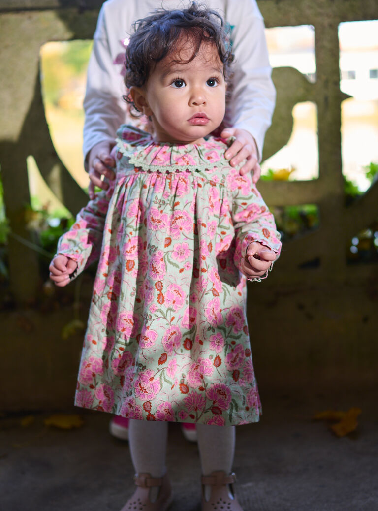 Baby girl green and pink twill dress with floral print Baby girl green and pink twill dress with floral print SIVERROB1 / 23WG09J1ROB631